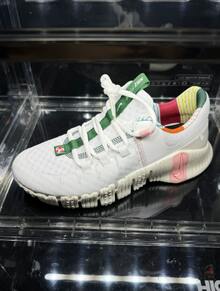 Zapatillas de entrenamiento y running de mujer Nike Metcon 5, cómodas, ligeras y versátiles de corte bajo - Blanco - Ver 3