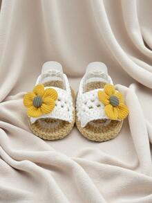 1 Paar gehäkelte Babysandalen mit gelber Sonnenblume, handgemachte Schuhe, beige