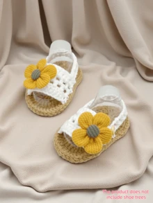 1 Paar gehäkelte Babysandalen mit gelber Sonnenblume, handgemachte Schuhe, beige