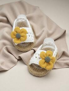 1 Paar gehäkelte Babysandalen mit gelber Sonnenblume, handgemachte Schuhe, beige