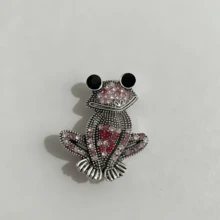 1 Frosch Strass Brosche, süße Cartoon Frosch Anstecknadel, Damen Zinklegierung Metall Abzeichen, geeignet für Lässig Outfits oder Partys, multifunktionales Accessoire, exquisites Geschenk, tägliche Brosche | Cartoon Frosch Design | dauerhafte Brosche, Frosch Geschenk