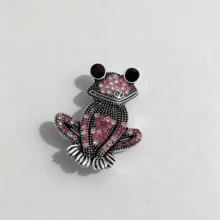1 Frosch Strass Brosche, süße Cartoon Frosch Anstecknadel, Damen Zinklegierung Metall Abzeichen, geeignet für Lässig Outfits oder Partys, multifunktionales Accessoire, exquisites Geschenk, tägliche Brosche | Cartoon Frosch Design | dauerhafte Brosche, Frosch Geschenk