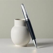 1 caneta esferográfica de metal giratória luxuosa (embalagem de Pu), tinta sem manchas/adequada para tarefas escolares, reuniões de negócios e uso ao ar livre/perfeita para estudantes/empresários e para presentear - design moderno