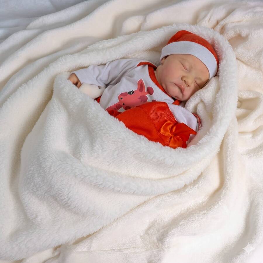 Realistic Silicone Reborn Baby Doll Can Be Bathed On - Đỏ - Xem 1