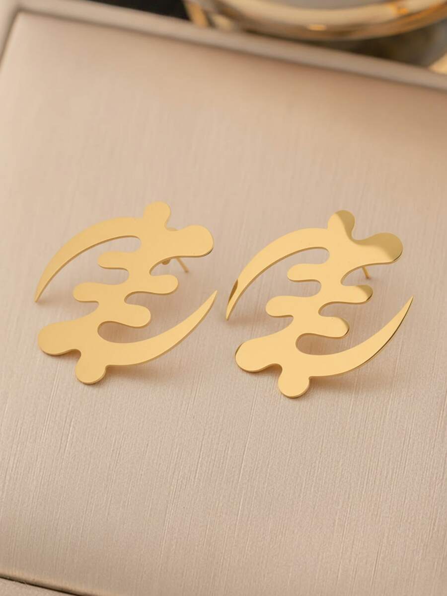2pcs Medium Size Gold-Tone Women's Earrings, Unique Style, Stainless Steel Material With Artistic Flowing Details Pattern, Suitable For Daily Wear, Party Occasions, All Seasons Fashion Jewelry