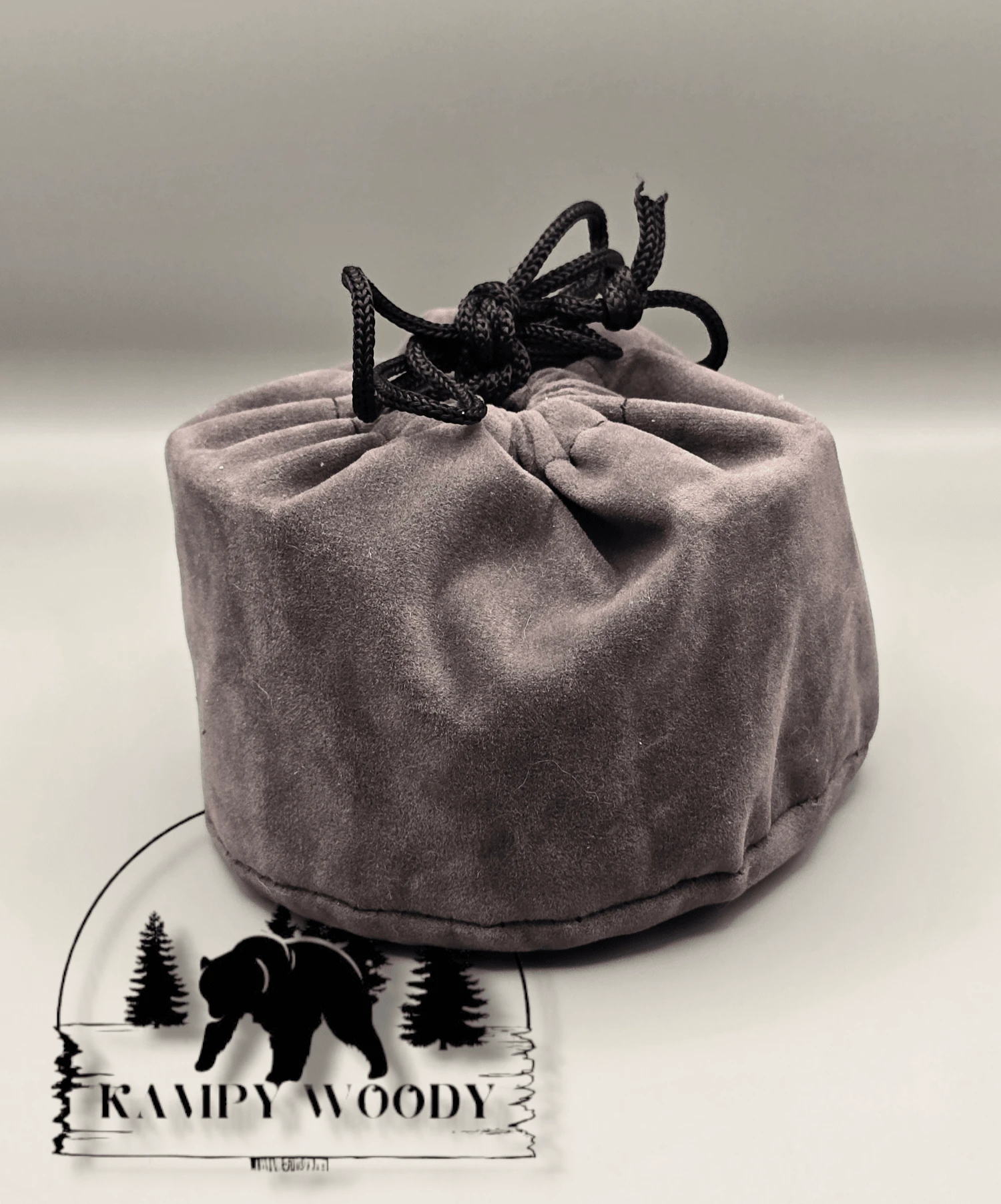 Es un equipo de cocina ligero, compacto y eficiente para situaciones donde se requiere hervir agua o cocinar comidas sencillas con un peso y espacio mínimos. Es popular entre los excursionistas minimalistas debido a su simplicidad y bajo peso. - Plateado - Ver 1