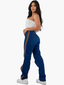 Jeans de mezclilla estilo streetwear con corte recto acampanado, costuras a contraste y detalle lateral moderno – Disponible en diferentes colores para combinar con todos tus outfits - Azul GLI-LU-6992ST - Ver 6