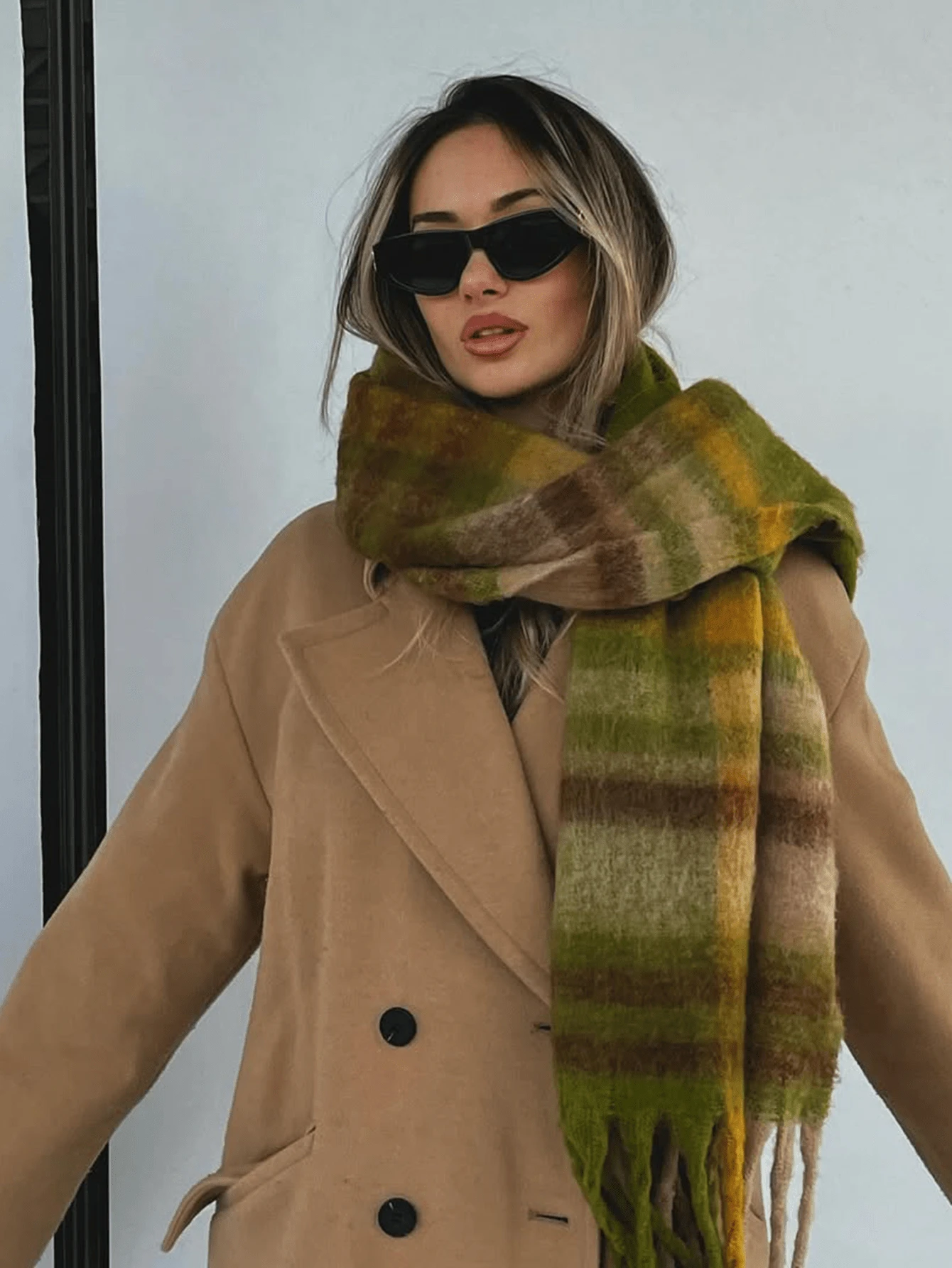 1件秋冬时尚条纹格纹抓绒保暖女士绿色圈圈羊毛加厚围巾，保暖腈纶围巾，触感如羊绒般柔软，波西米亚休闲防风情侣披肩，舒适毯式围巾，适合日常穿着。