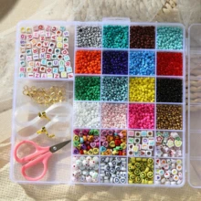 1 Box 4000 Stücke Mehrfarbige Acryl Buchstaben, Herzen, Gesichter, Sterne, Saatperlen DIY Schmuckherstellung Zubehör für Halsketten, Armbänder, Ohrringe, Handy Anhänger