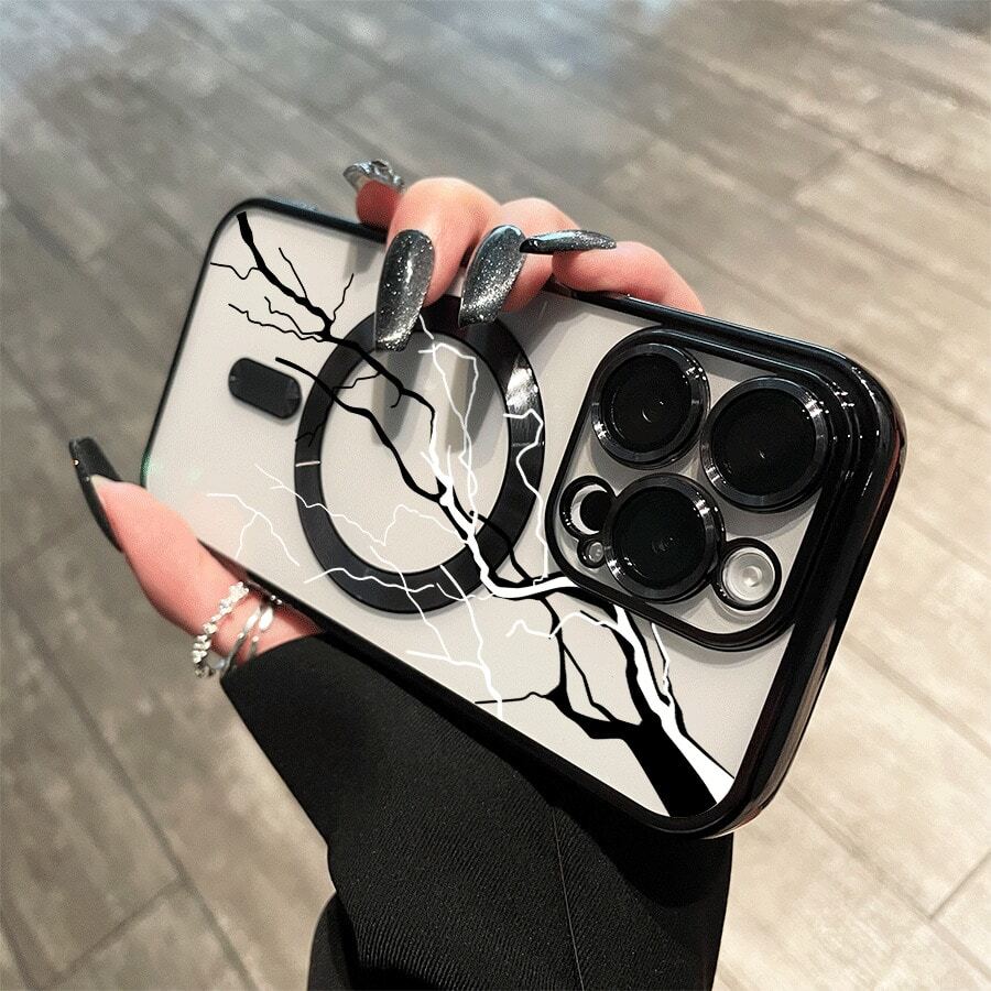 Teléfono con lente integral en blanco y negro, acabado magnético y chapado electrolítico. Compatible con carga inalámbrica magnética y compatible con phone 16 Pro Max, 16, 15 Pro, 14, 14 Plus/14 Pro Max, 13, 13 Pro, 12 Pro, 11/11 Pro y la serie Pro. Es un excelente teléfono para amigos, cumpleaños y festividades. - Negro - Ver 1