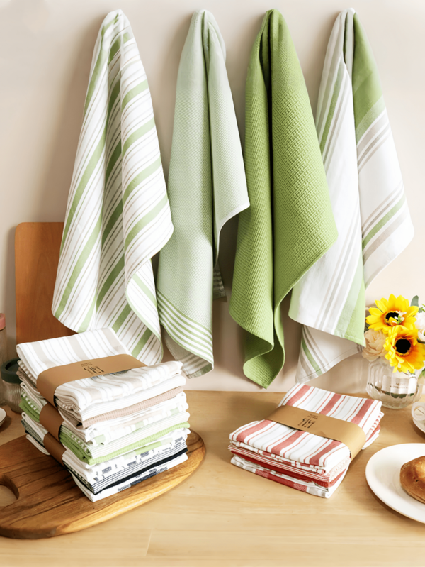 A Set Of 4 Kitchen Towels – Absorbent Tea Towels, Premium Dish Towels, Quick-Drying Kitchen Towel Set. Classic Kitchenware, Soft Material, Household Item Set. Green Towels, 18 X 26 Inches. Towel Fabric, Classic Patterns, Decorative Towels, Soft Fabric, Durable Material, Multi-Functional Towels, Absorbent Towels. Ideal For Buyers. Household Cleaning Supplies