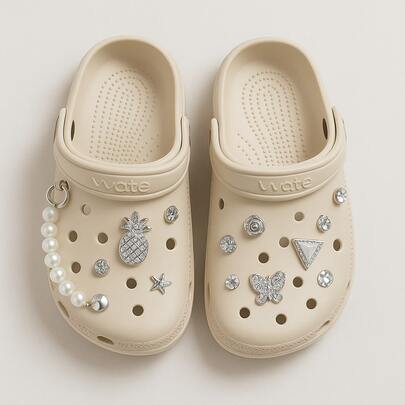 Novo Lançamento Chinelo Babuche 100% EVA com Pingentes Sortidos como Borboleta, Abacaxi e Pérolas