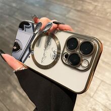Teléfono magnético electrochapado con lente integral de diseño simbólico que admite carga inalámbrica magnética y es compatible con phone 16 Pro Max, 16, 15 Pro, 14, 14 Plus/14 Pro Max, 13, 13 Pro, 12 Pro, 11/11 Pro y la serie Pro. Es un excelente teléfono para amigos, cumpleaños y festividades. - Dorado - Ver 1