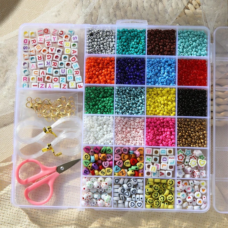 1 Box 4000 Stücke Mehrfarbige Acryl Buchstaben, Herzen, Gesichter, Sterne, Saatperlen DIY Schmuckherstellung Zubehör für Halsketten, Armbänder, Ohrringe, Handy Anhänger