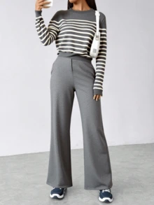 Conjunto de Suéter de Moda para Mujeres - Top Rayado y Pantalones de Pierna Ancha - Disponible en Múltiples Colores - Cálido y Cómodo - Gris Oscuro - Ver 2