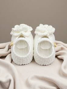 1 Pair Handmade Infant Shoes, Green Crochet Knit With White Flower, Button Closure - White - View 7