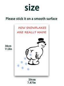 Autocollant de fenêtre humoristique de bonhomme de neige de Noël - Décoration de fenêtre de fête, avec le design drôle "Comment les flocons de neige sont vraiment faits". Idéal pour la décoration de fenêtre de Noël, le style festif de la maison et les accents saisonniers. Un autocollant de décoration de Noël unique pour le verre, le mur et la décoration de la pièce pendant la saison des fêtes. Cadeaux de Noël