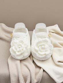 1 Pair Handmade Infant Shoes, Green Crochet Knit With White Flower, Button Closure - White - View 3