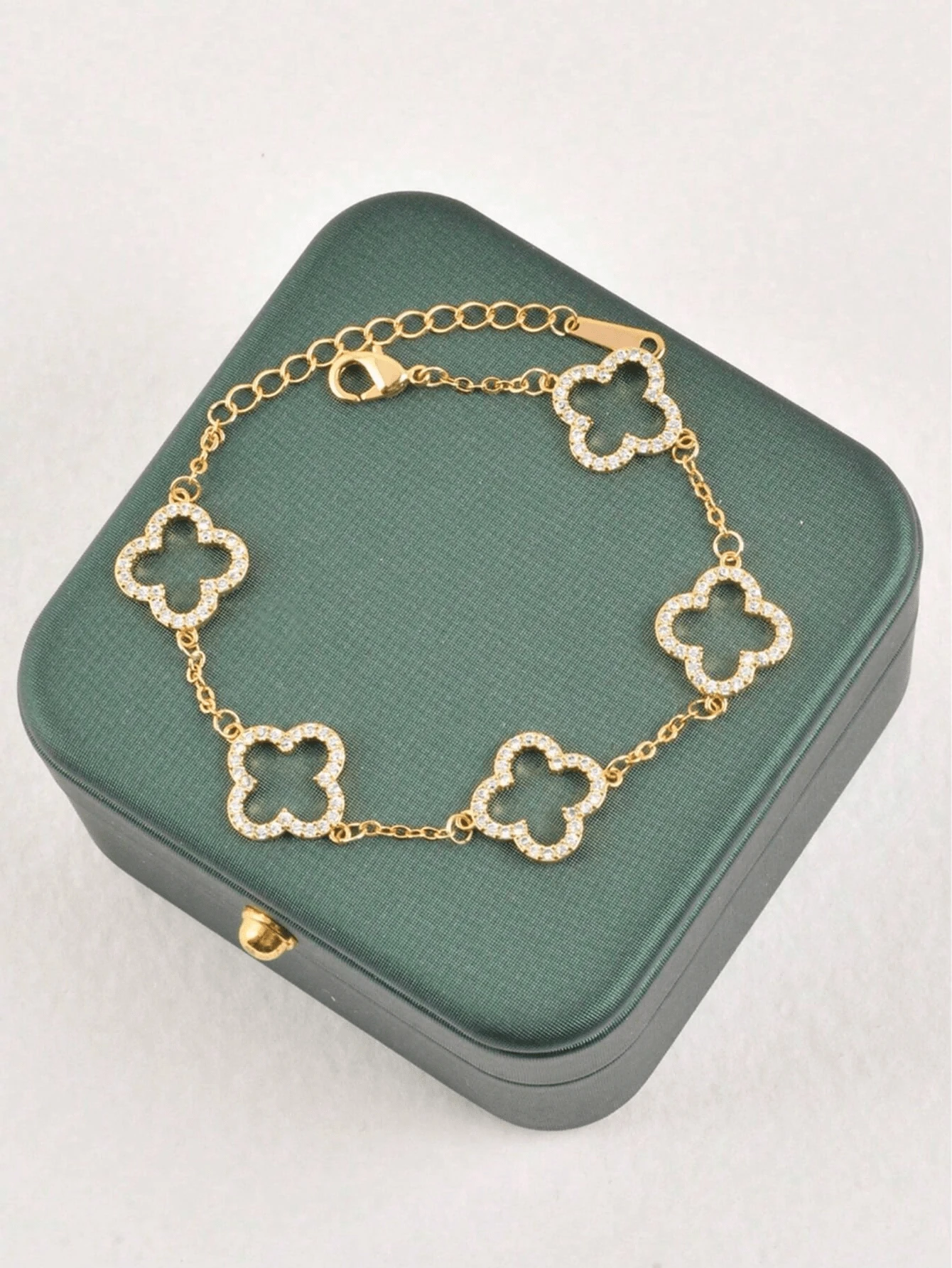 1pc Minimalist Clover Bracelet, French Sweet Luxury Zirconia Four-Leaf Flower Accessory (No Gift Box)