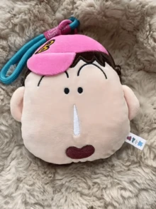 Crayon Shin-chan A-dai Themed Plush Coin Purse - Cute & Unique Design with Shin-chan Face Embroidery & Zipper Closure, Keep Your Coins, Cards, and Small Items Organized & Secure, A Must-have Accessory for Kids, Teens, and Collectors - 小阿呆 - 查看 9