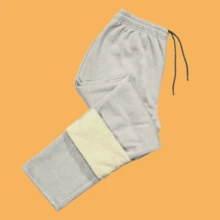 男士纯色保暖运动套装两件套，包含保暖连帽衫和长款保暖裤，是冬季休闲穿着的理想之选，也是送给朋友、丈夫、男友的绝佳礼物，男女皆宜。