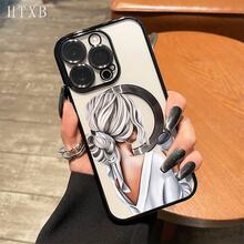 Una chica sostiene una taza de café. Este teléfono con lente integral y acabado electrochapado magnético admite carga inalámbrica magnética y es compatible con phone 16 Pro Max, 16, 15 Pro, 14, 14 Plus/14 Pro Max, 13, 13 Pro, 12 Pro, 11/11 Pro y la serie Pro. Es un excelente regalo para amigos, cumpleaños y festividades. - Morado - Ver 8