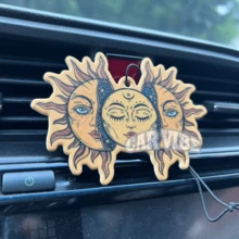 DIE SONNE, Amulett/Schutzsymbol/Design, Auto-Lufterfrischer Anhänger - Cartoon Anime Stil für Rückspiegel, Lüftungsclip, Heim- & Bürodekoration, kreatives Design, Geschenkidee für Freunde