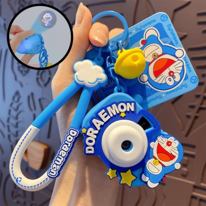 Móc khóa máy chiếu Doraemon, đồ chơi phát sáng sáng tạo với tính năng chiếu hình thú vị, hoàn hảo cho trẻ em và người hâm mộ, vật phẩm sưu tầm độc đáo với thiết kế Doraemon cổ điển, thêm nét vui tươi cho chìa khóa hoặc túi xách, món quà lý tưởng cho những người yêu thích Doraemon