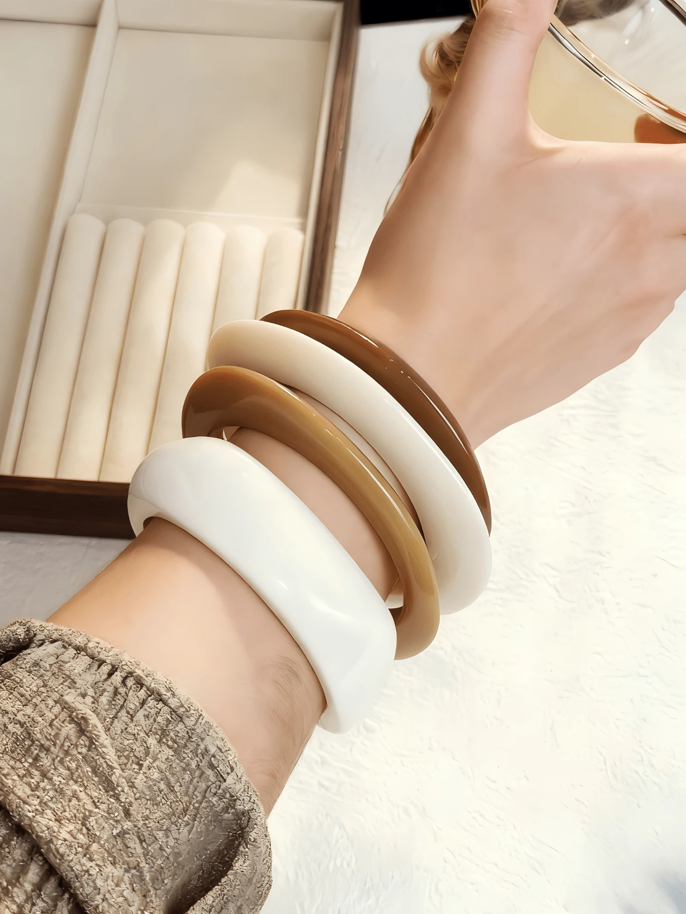 4pcs/Set Fashion Casual Women Stacking Bracelets, Elegant High-End Jewelry Accessories, Bohemian Stacking Bracelet Set, Casual Party Outfit Jewelry Accessories, Versatile Beige Bracelet Daily Commute Jewelry Accessories - Casual Temperament Style - View 1
