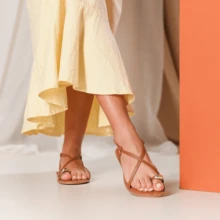 Women's Flat Flip Flop Sandals With Buckle And Thin Straps, Easy To Wear Beach Sandals - 駝色 - 查看 2
