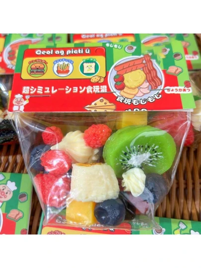 逼真的水果挤压玩具套装，草莓、猕猴桃、香蕉、樱桃，减压挤压玩具，办公室放松的理想礼物