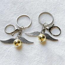 Harry Potter 1PC/3PCS Túi hoạt hình  Móc khóa Acrylic trang trí Túi xách ngoại vi phim  Móc khóa Quả bóng vàng Snitch Phụ kiện Bảo bối tử thần Thủ công kim loại cao cấp Thiết kế kỳ diệu cho túi xách Xe hơi Quà tặng sưu tập cho người hâm mộ thế giới phù thủy Mặt dây chuyền hoạt hình Y2K dễ thương - Nhiều màu - Xem 4