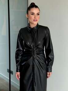 فستان قميص أنيق من الجلد الصناعي الأسود للنساء، متوسط الطول، طوق واسع، أكمام طويلة، تفاصيل مطوية أمامية بأزرار، مثالي لمناسبات الحفلات - الأسود - مشاهدة 1