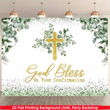 Banner de fundo religioso plano 2D com cruz - Feito de tecido de poliéster, decorado com cruz dourada, folhas de eucalipto verde e a frase "Deus abençoe sua confirmação", adequado para celebrações de confirmação cristã, eventos religiosos, decoração interna/externa e fundo para fotos. - Multicolorido - Ver 3