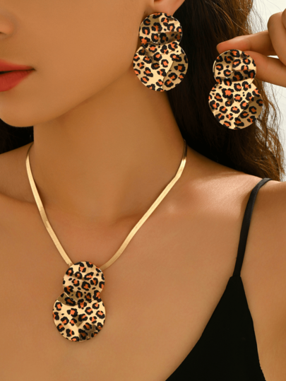 3pcs/Set Fashionable Sexy Leopard Print Pendant Earrings + Necklace, Personalized Jewelry Set For Women, Suitable For Casual, Vacation, Date, Party, Dress Up, Enhances Personal Charm
