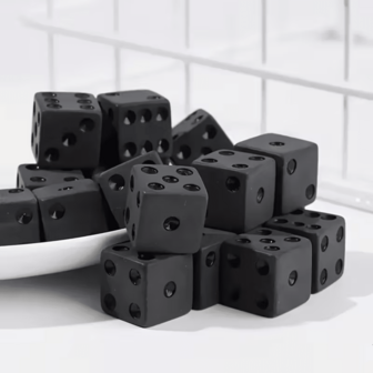 12 piezas Juego clásico de dados negros mates de 16 mm, adecuado para juegos de mesa y fiestas, set de dados acrílicos negros opacos, regalo perfecto para Navidad, Halloween, Acción de Gracias