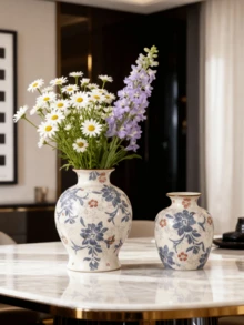 1 pieza Jarrón de cerámica vintage azul y blanco pintado a mano - Decorado con un patrón floral de cabaña rural, adecuado para arreglos florales, perfecto como acento para la decoración del hogar en estilo bohemio. Ideal para exhibiciones florales en la sala de estar, mesa de comedor, estudio, oficina, alféizar de la ventana, bodas y talla grande. - multicolor - Ver 10