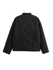 女士时尚日常豹纹拼接纽扣前襟夹克，常规版型长袖绗缝飞行员夹克，饰有豹纹细节，纽扣前襟棒球领大衣，适合秋冬季穿着 - 黑色 - 查看 4