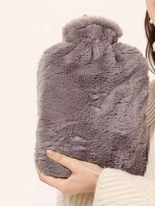 1个可爱毛绒热水袋，可用于暖胃和暖手，适合女学生使用