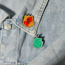 Harry Potter 1/3 可爱卡通宠物金属珐琅胸针，采用精湛的景泰蓝工艺和鲜艳的色彩。这些时尚创意的胸针可搭配各种服饰（毛衣/外套/衬衫），适合日常佩戴和装饰。它们是哈利·波特粉丝的理想礼物，经久耐用，不易褪色。 - 彩色 - 查看 10