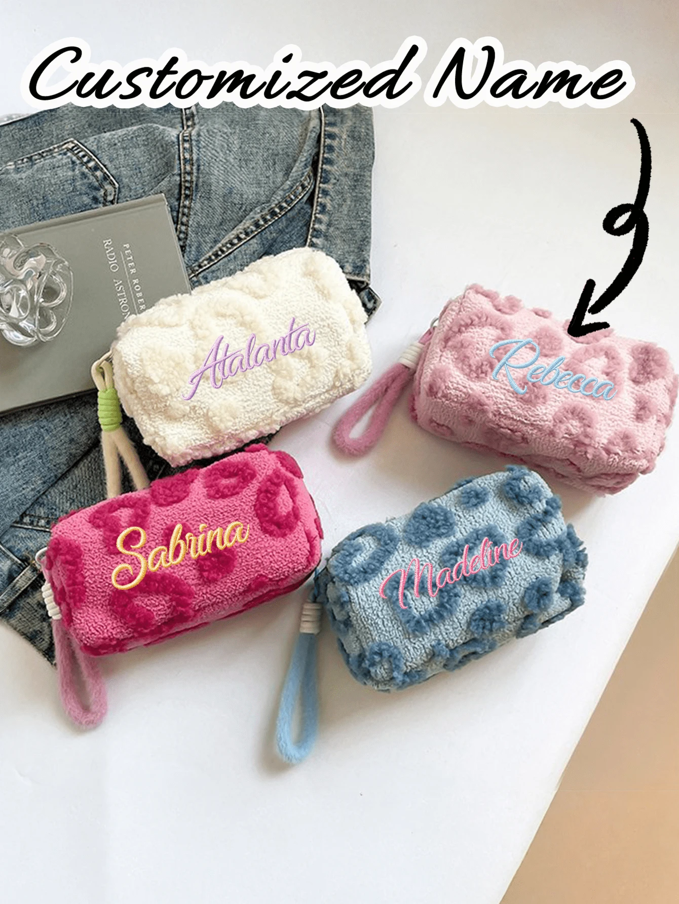 定制刺绣名字心形拉链化妆包 - 旅行、护肤和化妆品收纳的理想之选 | 柔软面料，护肤和化妆品收纳袋，可手洗，无需干洗，旅行必备包 | 人造毛皮化妆包 - 彩色 - 查看 1