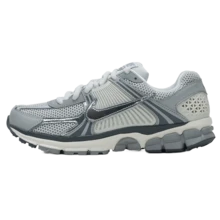 Nike 男士 ZOOM VOMERO 5 复古休闲低帮运动鞋，2026 新款 IM2219-121 - 白銀灰 - 查看 6