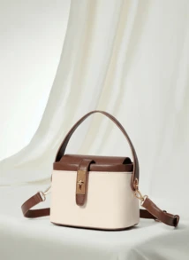 Clariva Bolso cuadrado simple y de moda para uso diario, compras, viajes, campus, minimalista, ligero, con contraste de color y correa ajustable de cuero para mujer. Bolso bandolera/de hombro para mujer para ir a la oficina, negocios, trabajo, uso diario. Esencial para chicas, estudiantes universitarias, mujer de negocios casual. Regalo perfecto para Navidad.