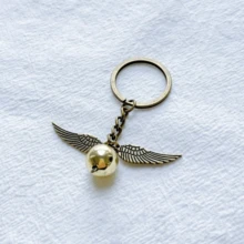 Harry Potter Móc khóa Quả Cầu Vàng (1/3 chiếc), móc khóa kỷ niệm phim và Bảo bối Tử thần, chất liệu kim loại cao cấp, bề mặt nhẵn mịn, nhẹ và dễ mang theo, thích hợp để treo vào chìa khóa/ba lô, vật phẩm sưu tầm không thể thiếu cho người hâm mộ, đa năng vừa là phụ kiện trang trí vừa là phụ kiện thiết thực, món quà lý tưởng cho người đam mê. - Nhiều màu - Xem 8