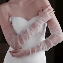 Guanti da sposa delicati e trasparenti con maniche morbide e trasparenti. Puri ed eleganti, ideali per matrimoni ed eventi formali. Abbigliamento autunnale da donna. - Bianco - Visualizzare 8