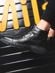 Botas de estilo británico botas negras cortas botas altas zapatos masculinos moda botas ligeras,Botas de montar de cuero de caña alta para hombre,High-top botas antideslizantes resistente al desgaste, cómodo casual transpirable suela gruesa botas de los hombres, de interior y al aire libre cuatro estaciones se puede usar Botas de hombre - Negro - Ver 2