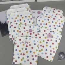 50 pièces Sacs d'emballage cadeau de 4,7 x 6,7 pouces, comprenant des sacs d'emballage cadeau colorés haut de gamme, des petits sacs en papier pour accessoires, des sacs en papier d'emballage cadeau à motif de points colorés, des sacs en papier épais pour bonbons cadeaux, des sacs en papier d'emballage cadeau décoratifs DIY, convenant pour la Saint-Valentin, les mariages, les anniversaires, les fêtes et l'emballage de sacs cadeaux. - Multicolore - Voir 3