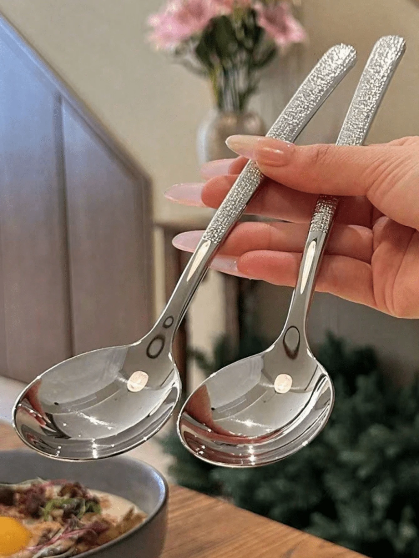 1pc Oversized Western-Style Cooking Spoon With Handle: Elegant Exploration On The Dining Table. Explore Our Refined Oversized Western-Style Cooking Spoon, An Essential For Every Food Enthusiast. - Multicolor - View 1