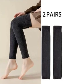 2双男士加厚深色过膝腿套，适合秋冬季节，可运动或休闲穿着，舒适保暖。