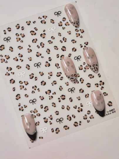 Autocollants d'art pour ongles imprimés léopard avec nœud pour l'automne et l'hiver. Autocollants d'ongles 3D minces et résistants, décorations d'ongles mignons avec nœud auto-adhésifs. Accessoires de manucure DIY